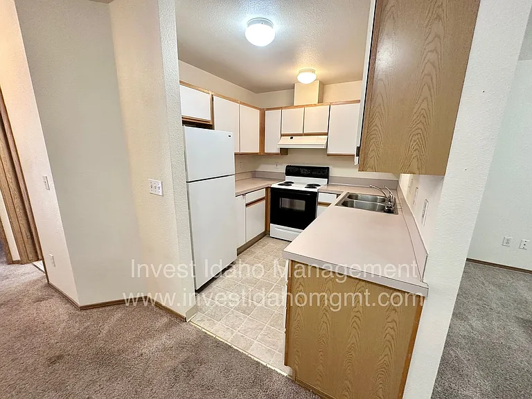 1682 Barlow — Photo 7