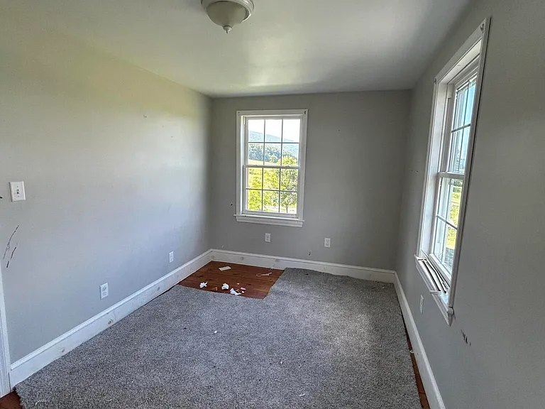 687 Hanselman Rd — Photo 28