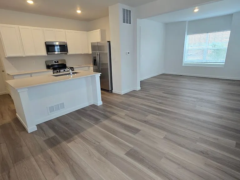 15274 Clayton St — Photo 7