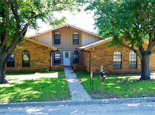 1303 Dallas St, Bowie, TX 76230