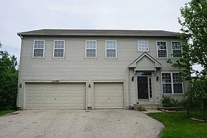 Single family home with 4 bedroom 2 bath — Photo 1