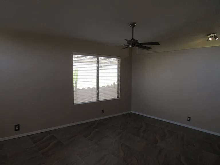 853 E Constitution Dr — Photo 7
