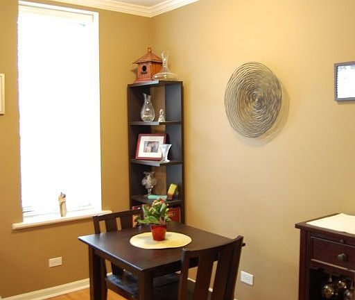 4th image of 2837 N Burling St #1
