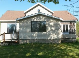 1539 N Gulliver Rd, Gulliver, MI 49840