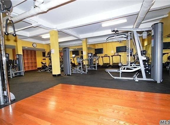 5th image of 2621 Union St APT 2E