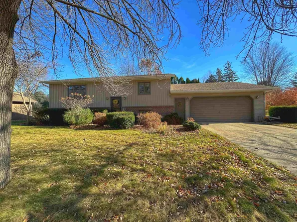 1416 Laurel Dr, Decorah, IA 52101