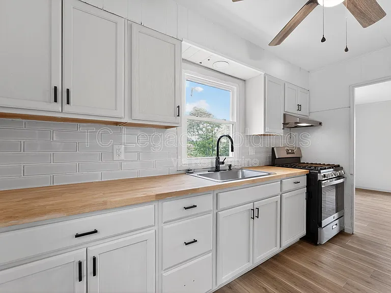 1533 Hoffman Ave — Photo 13