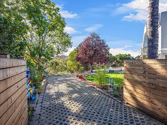 4th image of 126 Falmouth Ct