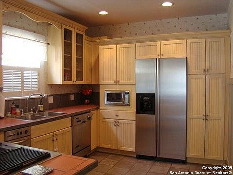 4th image of 211 Corona St