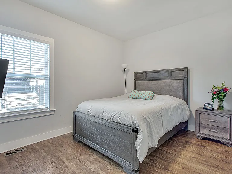6214 California Ave — Photo 3