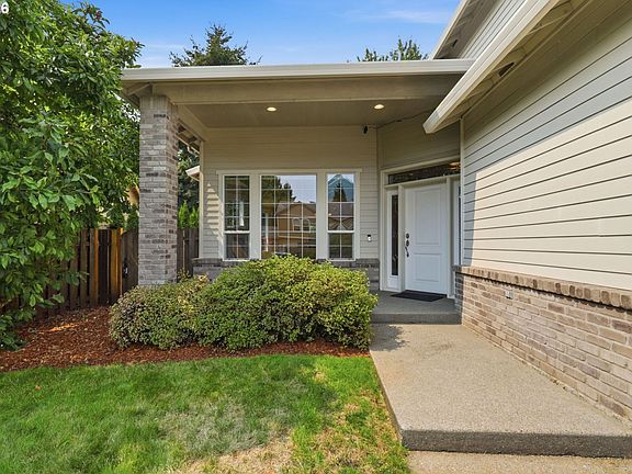 2nd image of 516 SE 200th Pl