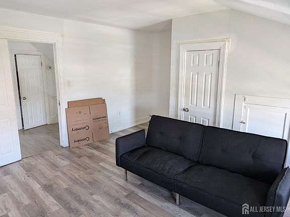 5th image of 1246 Waverly Pl Floor 3