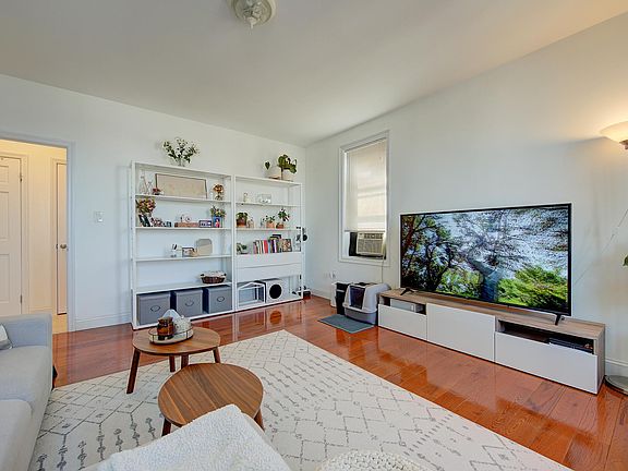 5th image of 16710 Crocheron Ave APT 3L