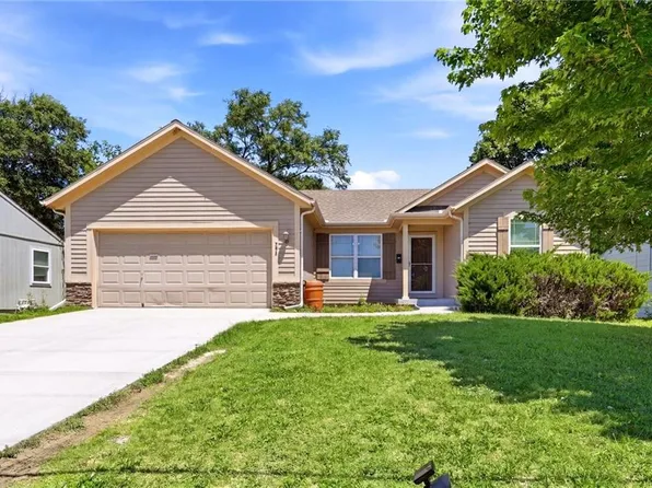 704 W Dennis Ave, Olathe, KS 66061