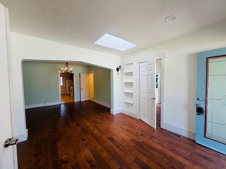 320 W 19th St — Photo 9