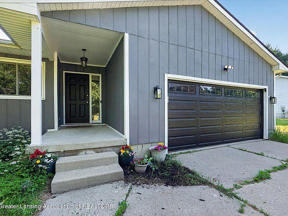 3rd image of 16871 Cynthia Ln