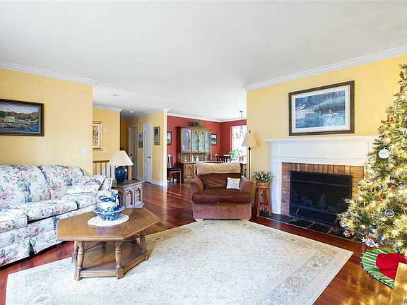 4th image of 400 Lakeside Dr N