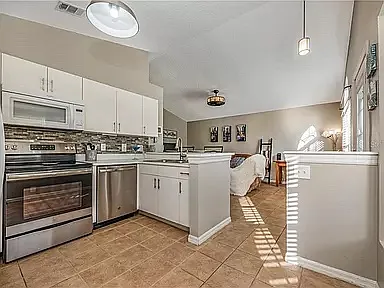 950 Sykes Ct #108 — Photo 6
