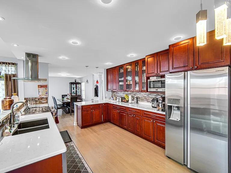 2033 N Evergreen Ave — Photo 17
