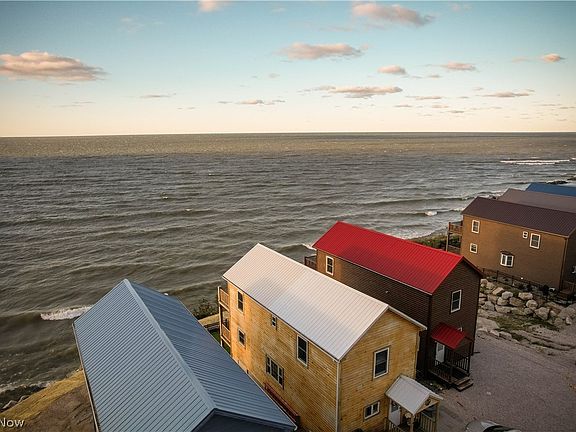 2nd image of 5919 Lake Rd W #10