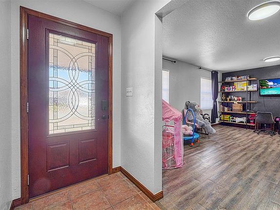5th image of 102 Mitchell Dr