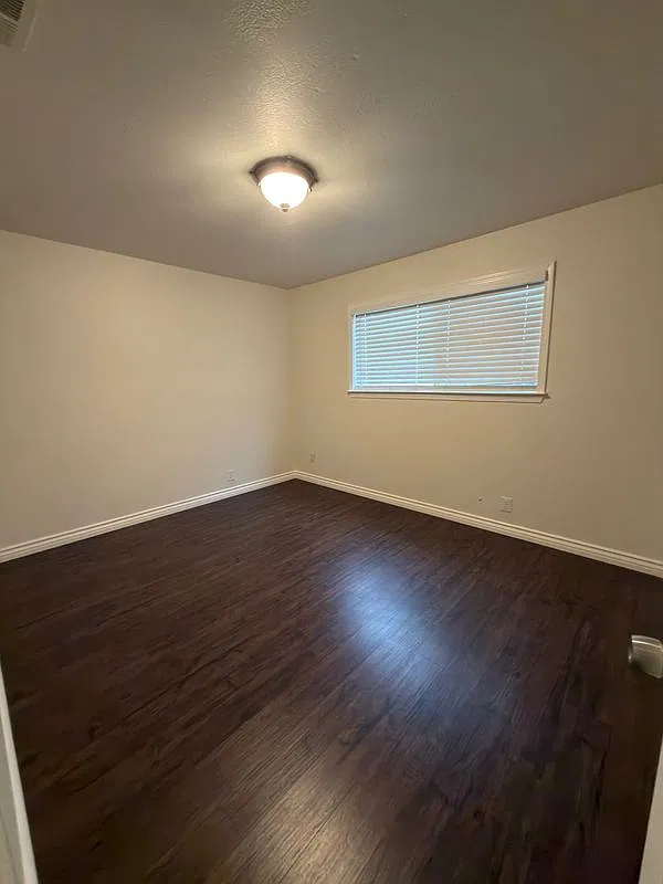2 bed, 1.0 bath, 1750 sqft, $1,600 — Photo 4