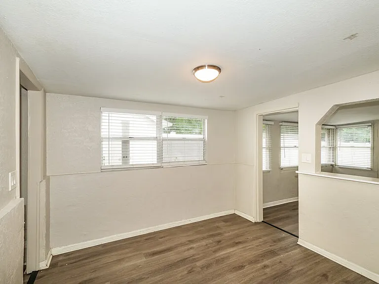1809 E Sitka St — Photo 5