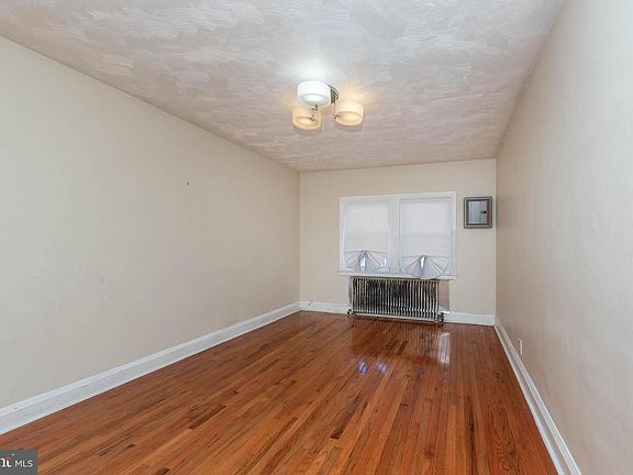 2nd image of 703 N Augusta Ave