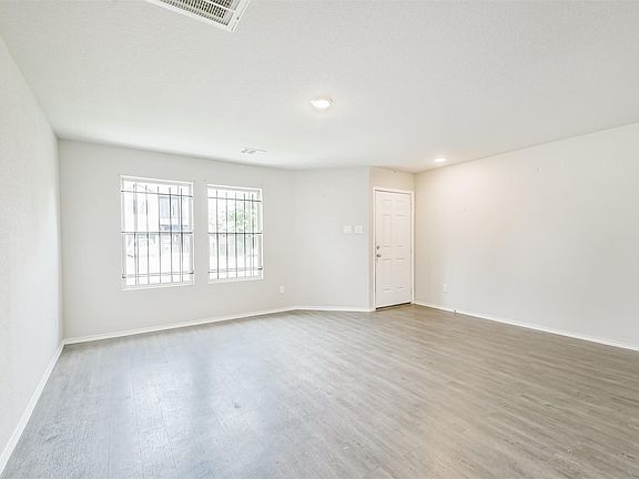 4th image of 963 Lucky St