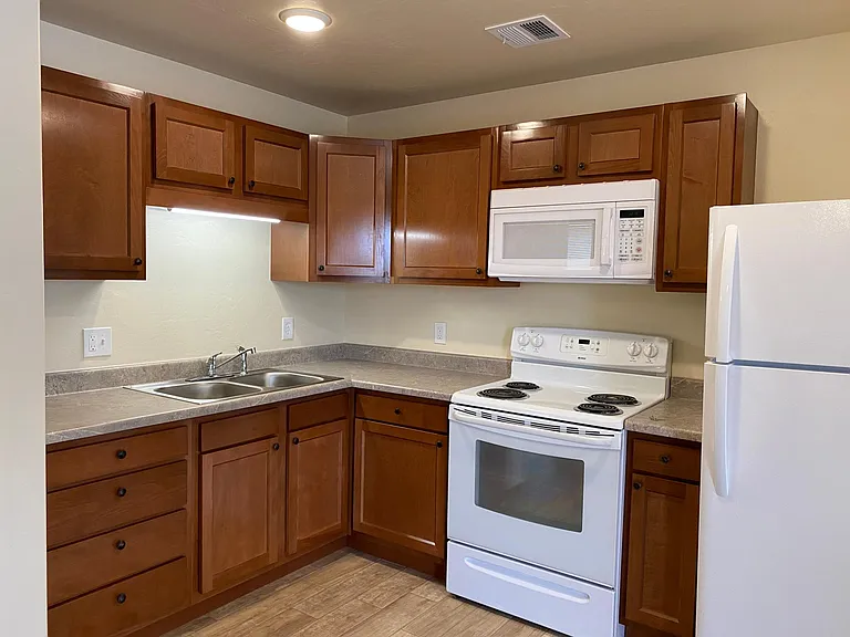 1001 Elledge Dr #1 — Photo 4