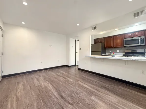 2650 Birney Pl SE #103, Washington, DC 20020