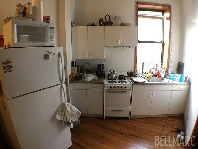 2nd image of 85 Nassau Ave APT C