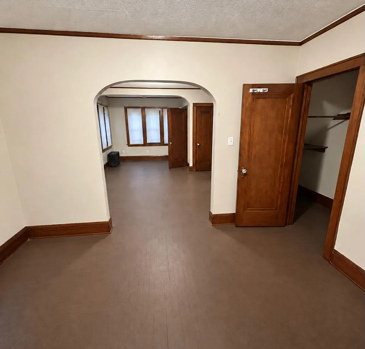 2 bed, 1.0 bath, 1100 sqft, $990 — Photo 4