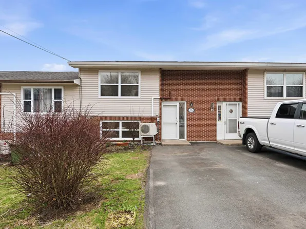 66 Chadwick St, Dartmouth, NS B2Y 2M3