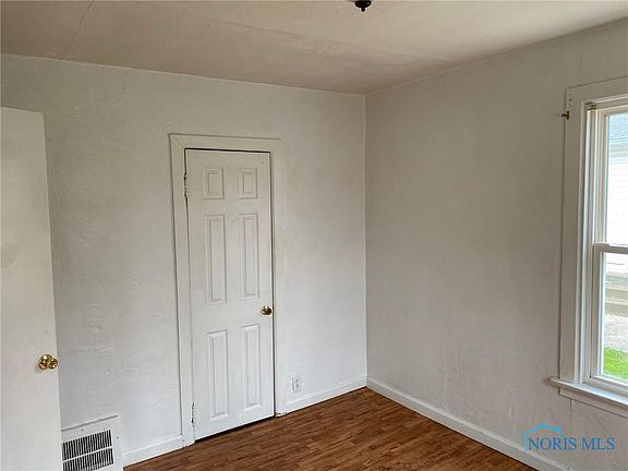 4th image of 170 W Foulkes St