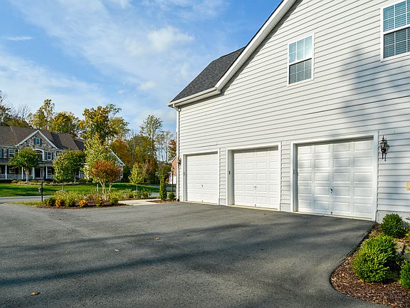 4th image of 22394 Conservancy Dr