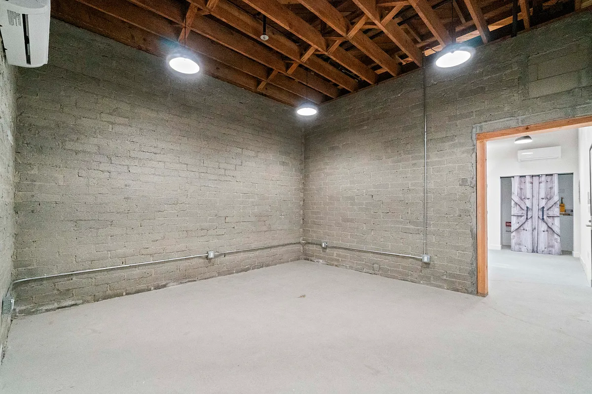 Building Photo - 1901 S Pacific Ave #7