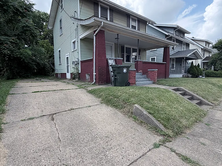 1627 Bryan Ave SW — Photo 4