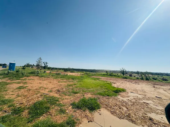 725 Ridgeway Dr, Enid, OK 73701