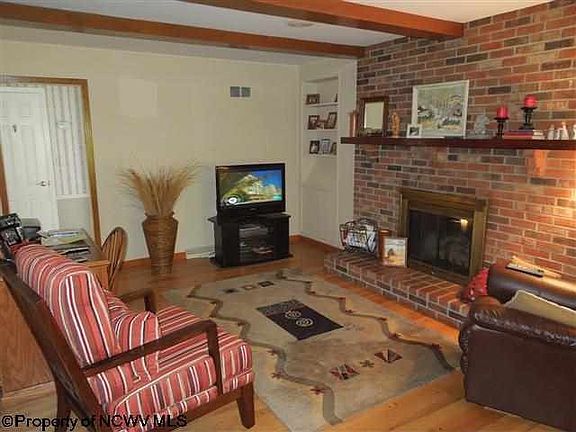 5th image of 9 Bel Manor Dr