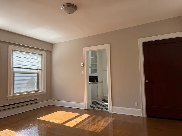 Sherwood Apartments — Photo 14
