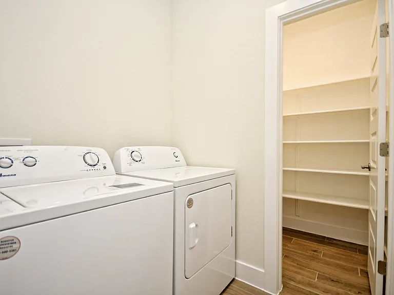 408 Parkline Dr — Photo 14