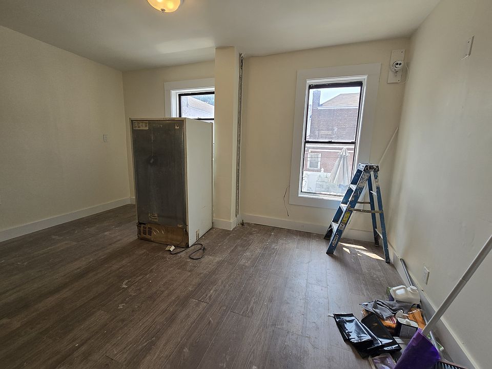 2nd image of 1624 W 6th St #1A