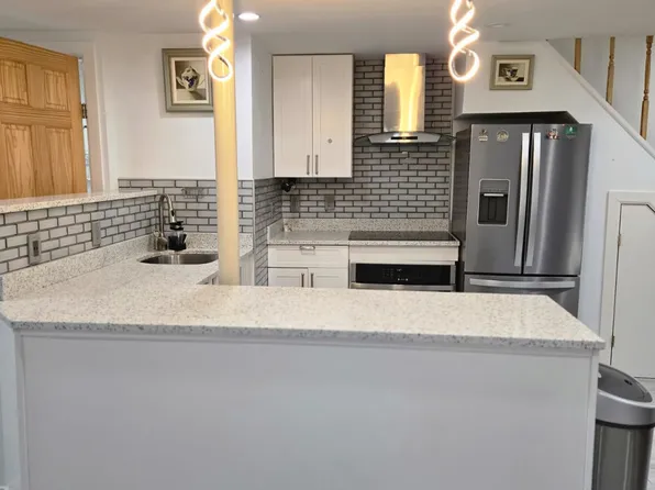 6076 Catalpa Ave #1B, Ridgewood, NY 11385