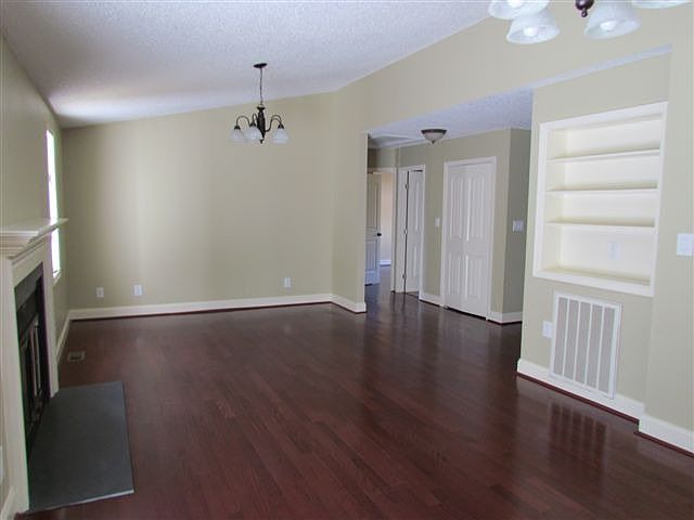 2nd image of 73 Hollybrook Dr