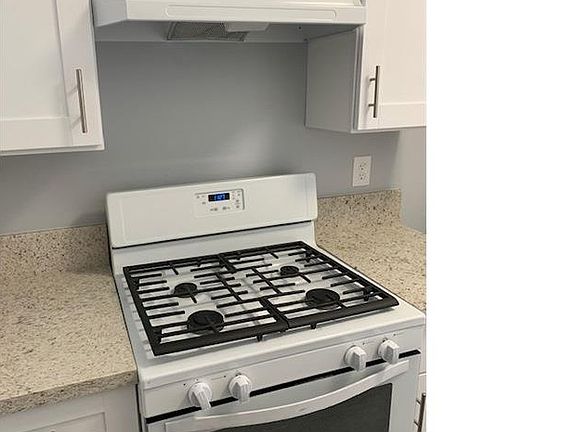 5th image of 835 W 165th Pl