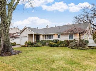 38 Dolores Dr, Valley Stream, NY 11581