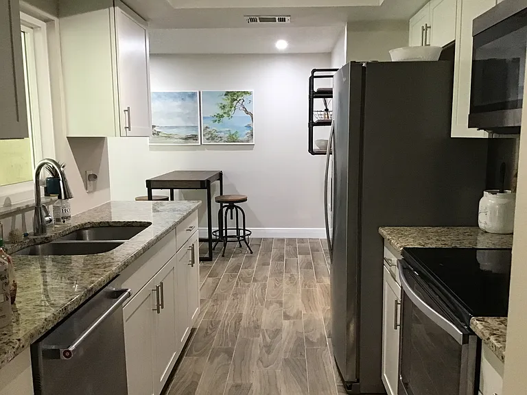 833 Berkshire Dr — Photo 10
