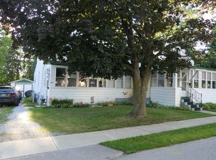 16 Huntington St, Saint Albans, VT 05478