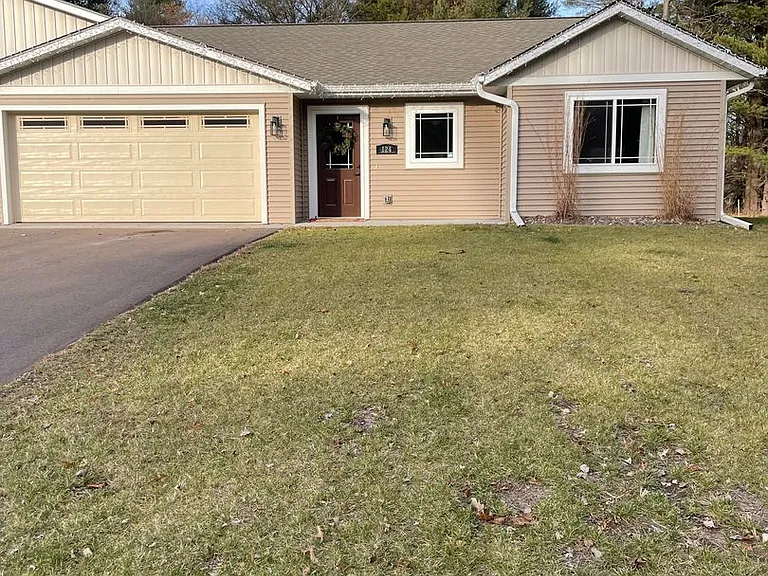122-124 Hickory Ln — Photo 1